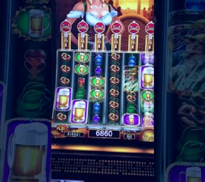 Heidi s Bier Haus slot game