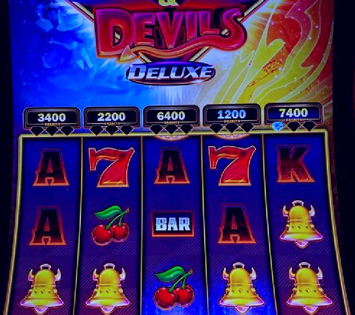 Heist Deluxe slot machine