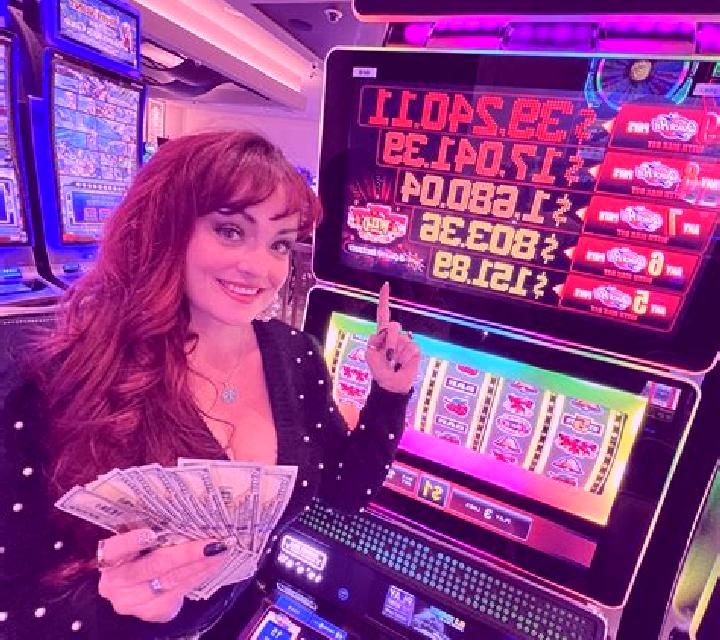 Hi-Lo (Ebet) slot machine