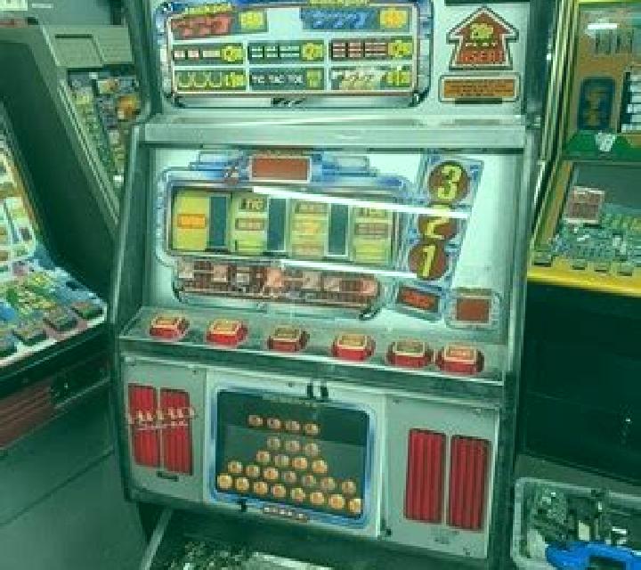 Hi-Lo (GameTimeTech) slot machine