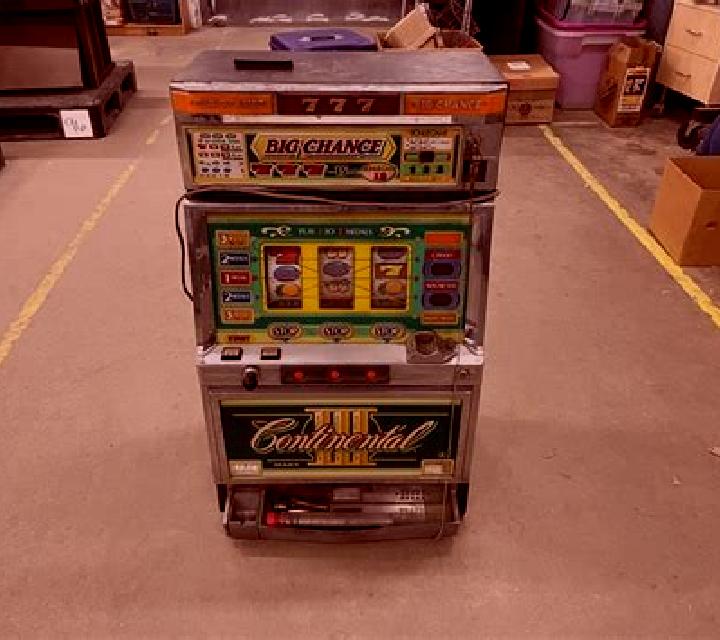 Hi-lo Triple Chance slot machine