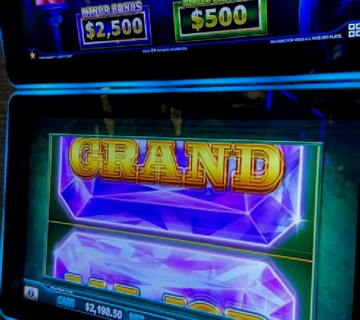 HIGH BUDDY slot game