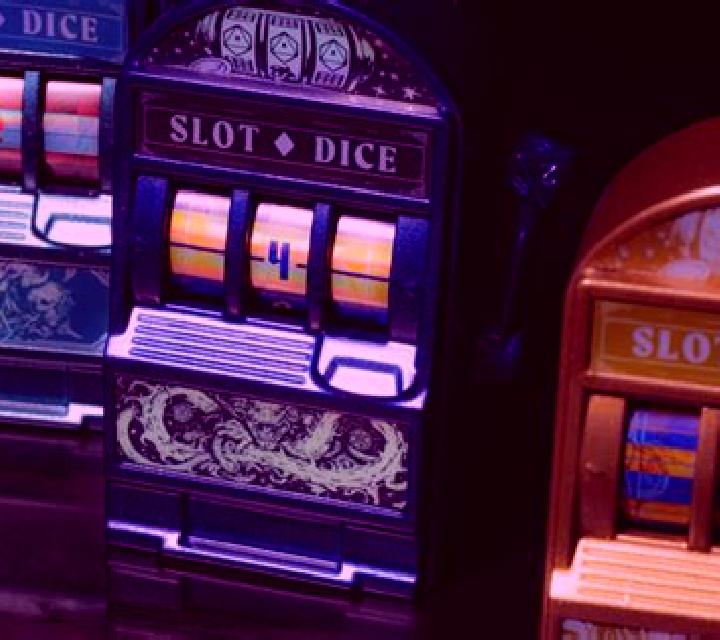 HiLo Dice slot machine