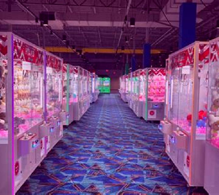 Hold and Win Claw slot machine