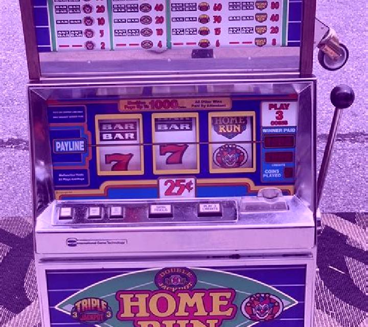 Home Run Deluxe slot machine
