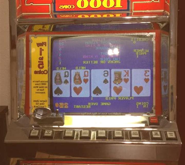 Hook, Line & Poker slot machine