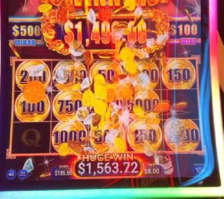 Hook the Cash slot machine
