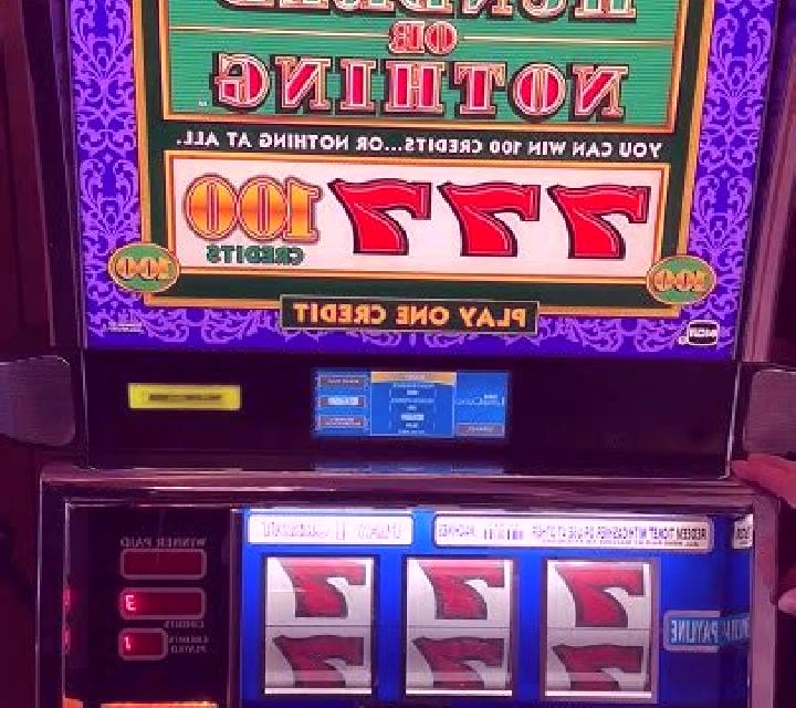 Hundred or Nothing slot machine