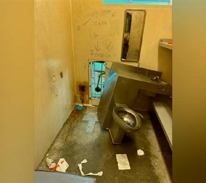 Inmate Outcuss slot