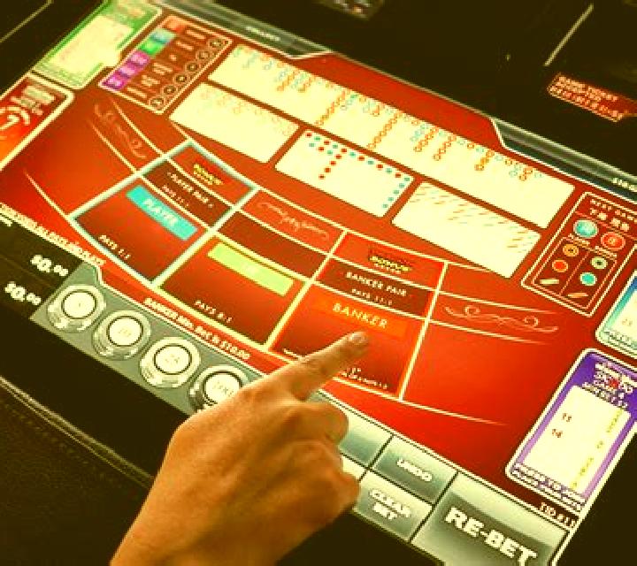 Instant Baccarat slot game