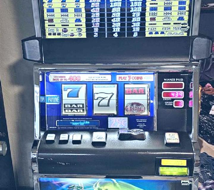 Jekyll & Hyde (ELYSIUM Studios) slot machine