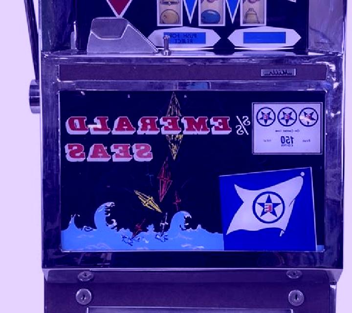 Jessica Weaver Queen of the Seas slot machine