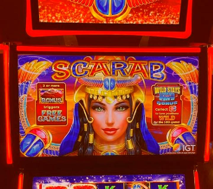 Jewel Scarabs slot machine