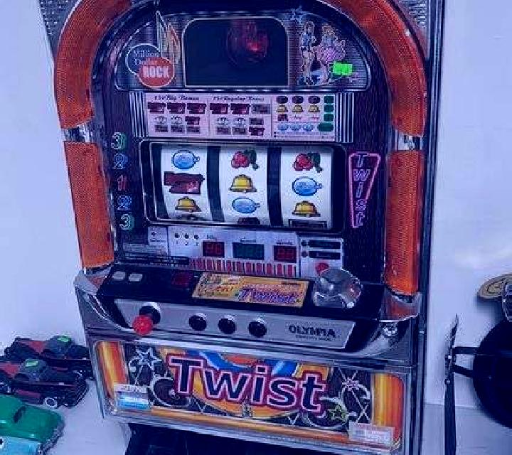 Jewel Twist slot machine