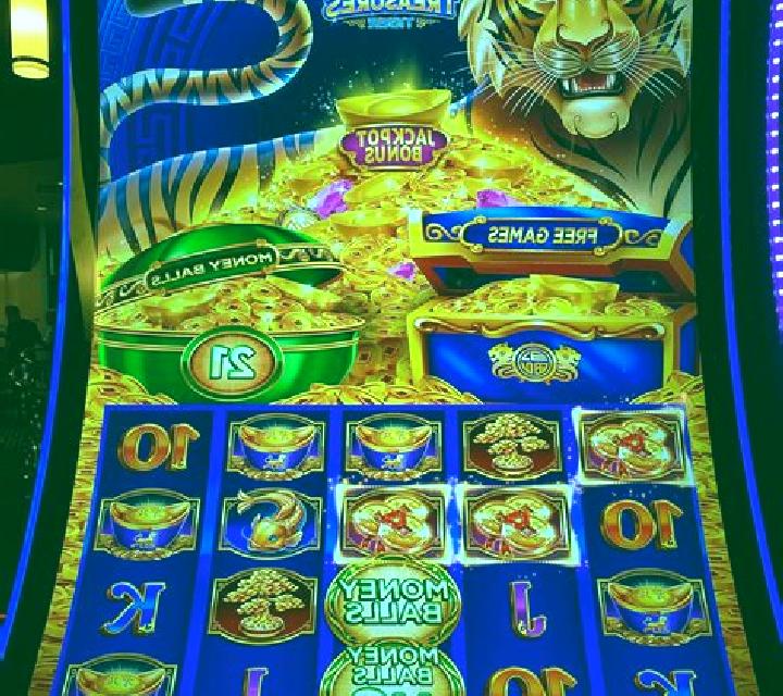 Karnak Treasure slot machine