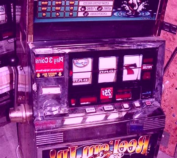 Keep ‘Em slot machine