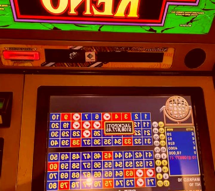 Keno Deluxe slot machine