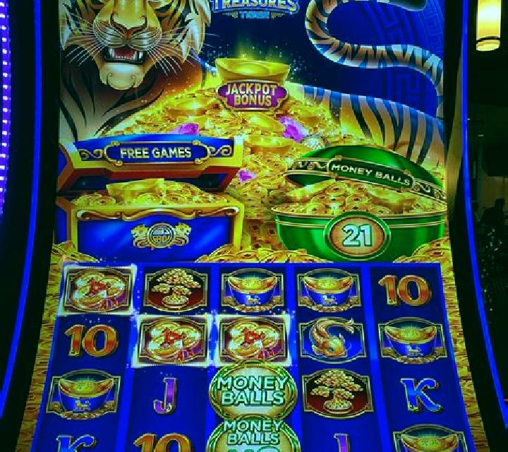 King Treasure slot machine