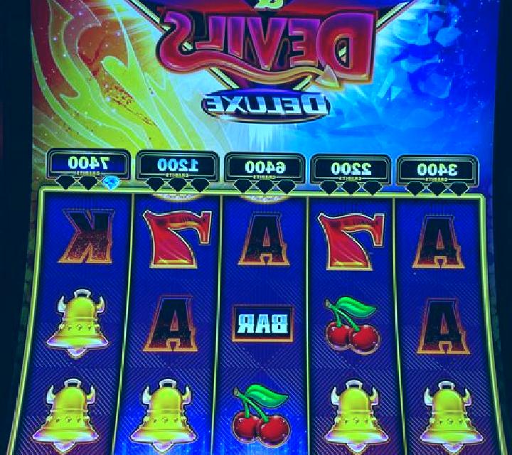 Knockout Diamonds slot machine