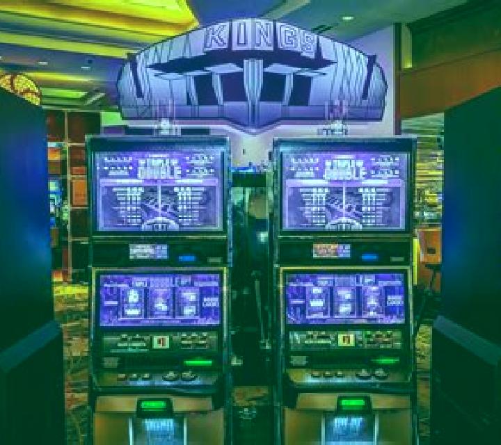 Lady Hawk slot machine