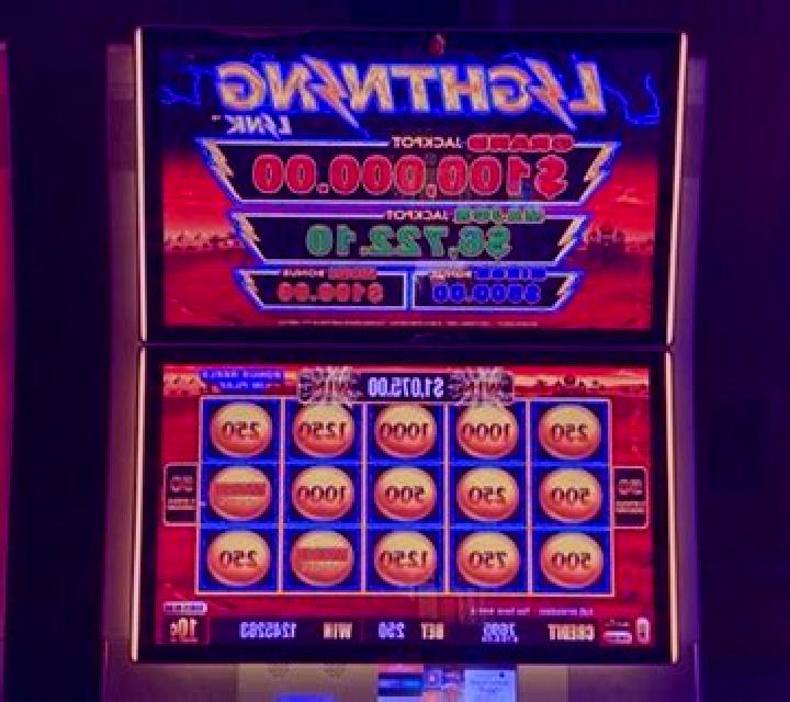 Lightning Crown slot machine