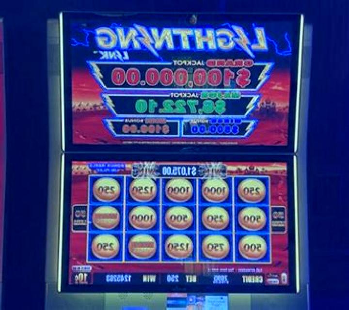 Lightning Strike slot machine