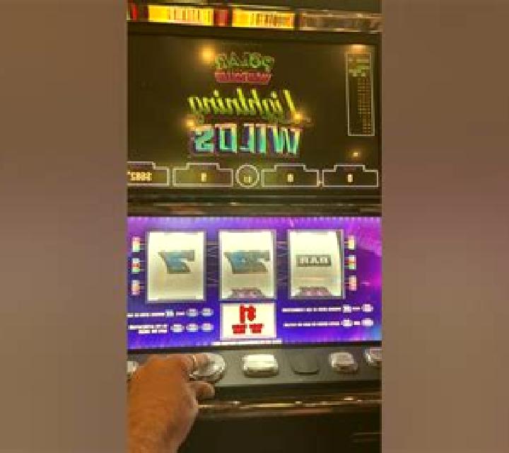 Lightning Wild slot machine