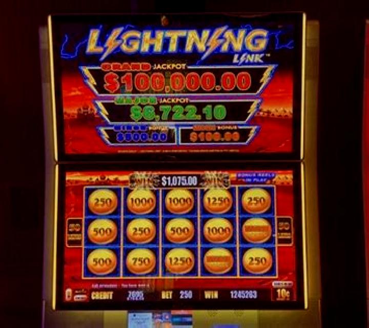 Lightning Wins slot