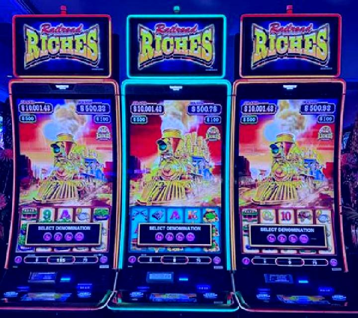 Li l Red Riches slot machine