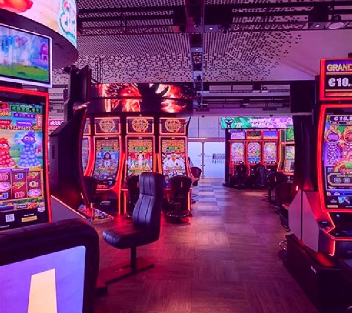 Ling Ling x Regency (Hotdog Gaming) slot game
