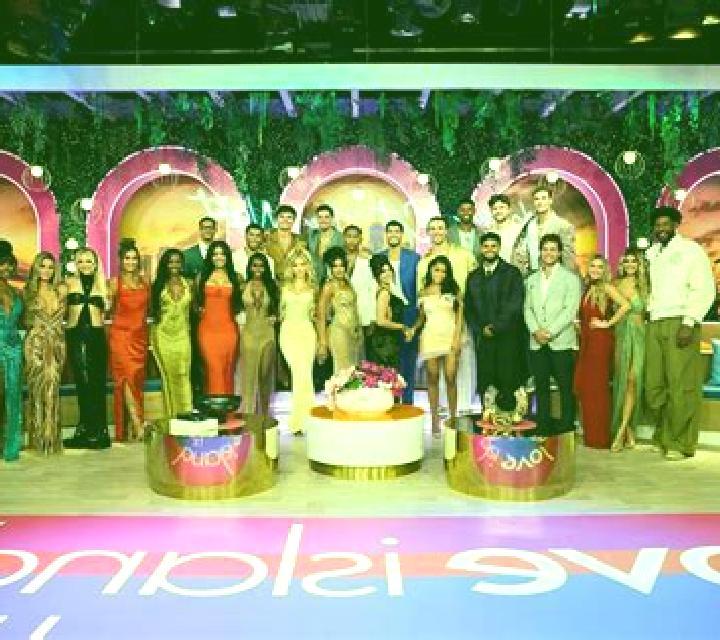 Love Island - Love in a Spin slot
