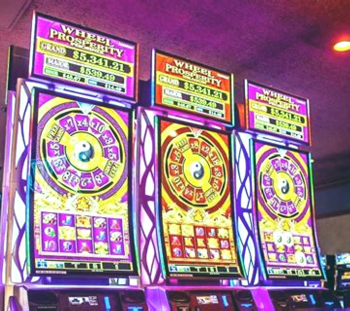 Lucky All-Stars 4 in 1 slot machine