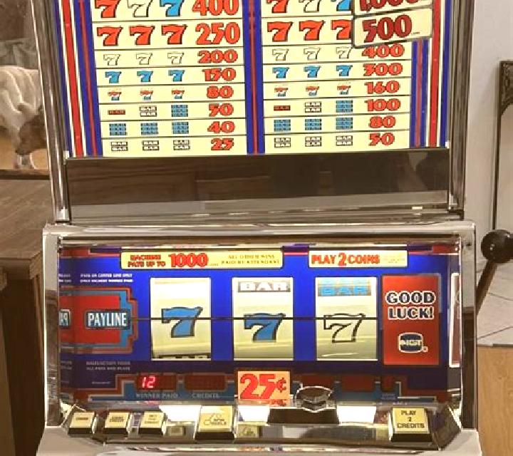 Lucky Blue slot machine