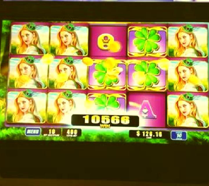 Lucky Ladies (Flipluck) slot machine