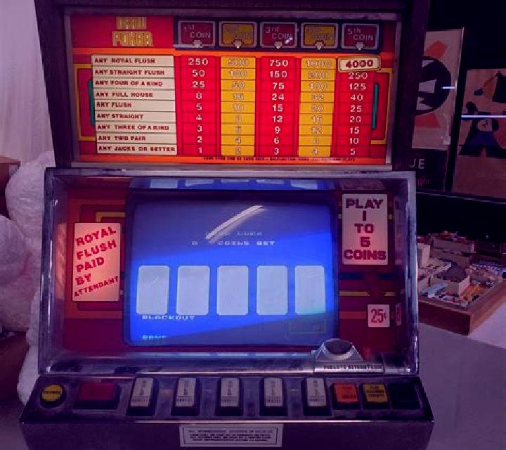 Lucky Video Poker slot machine