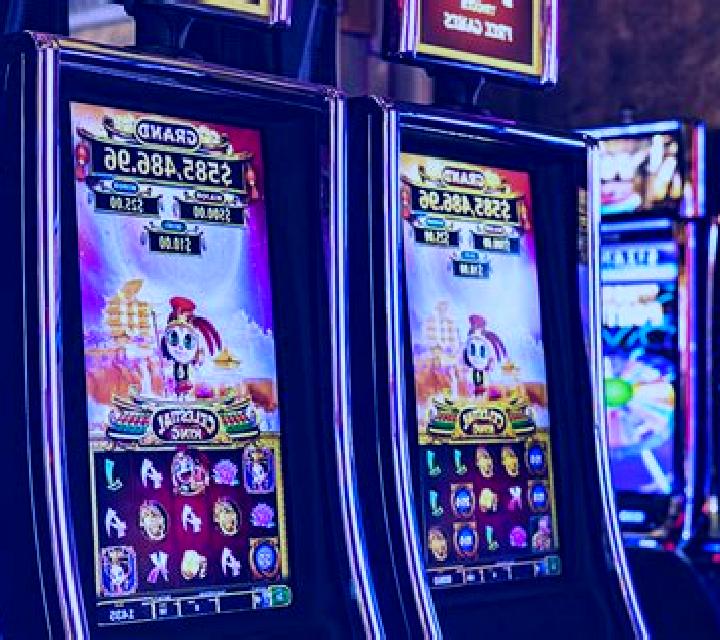 Lucky s Empire slot machine