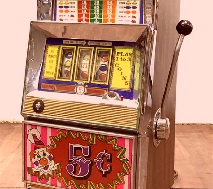 Luxe 555 slot machine