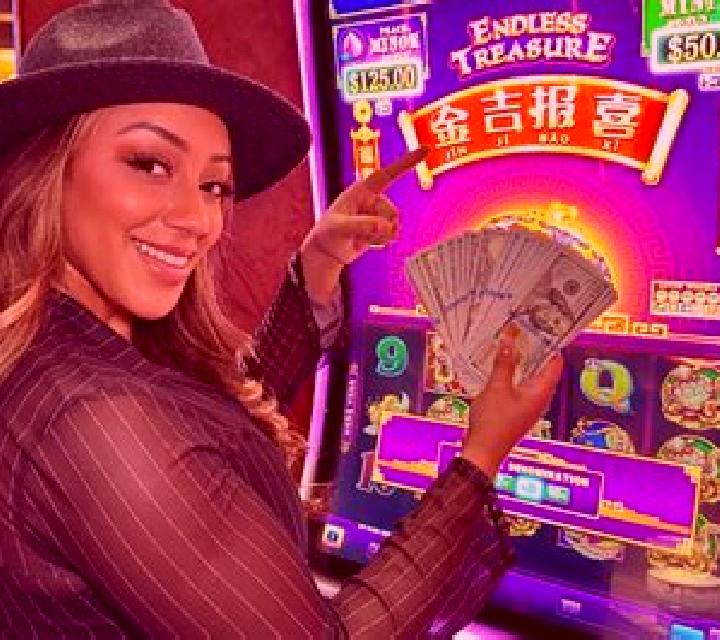 Many Beauties slot machine