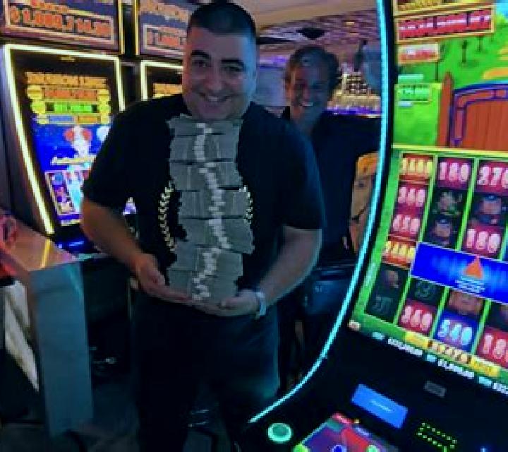 Massive Gold Power Staxx slot machine