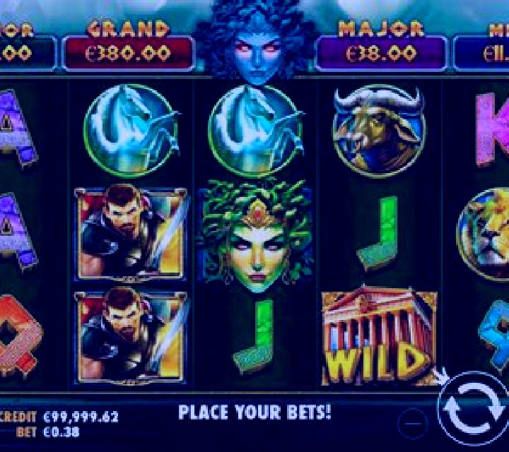 Medusa Strike slot