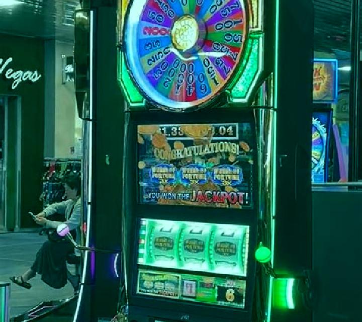 Million HiLo slot machine