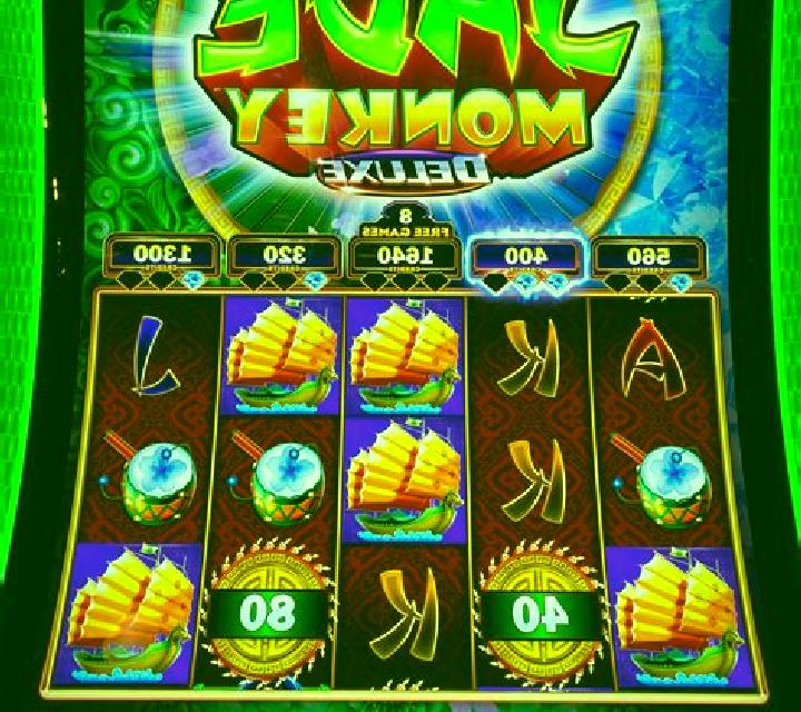 Monkey Business Deluxe slot machine
