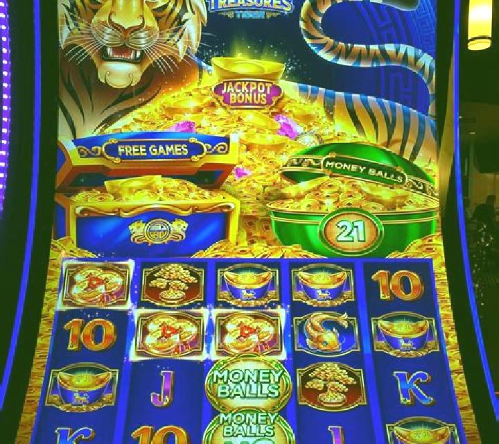 Monkey Treasure slot machine