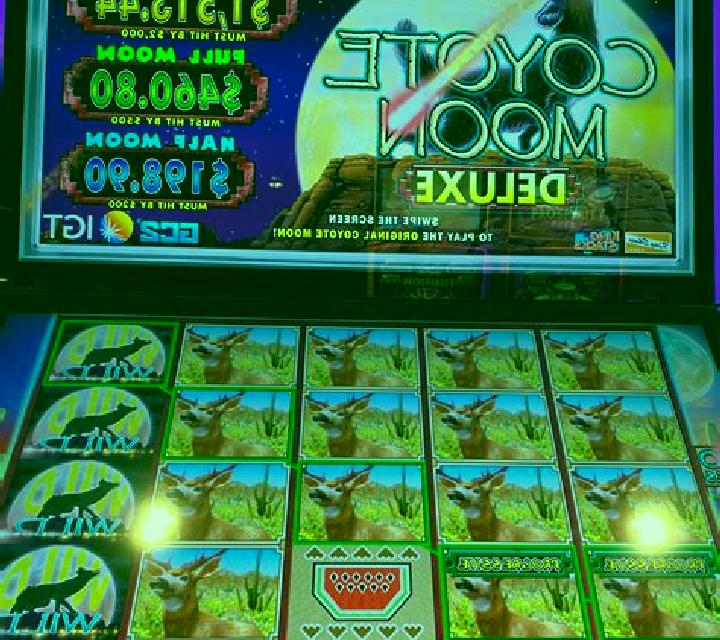 Moon Oak Deluxe slot machine