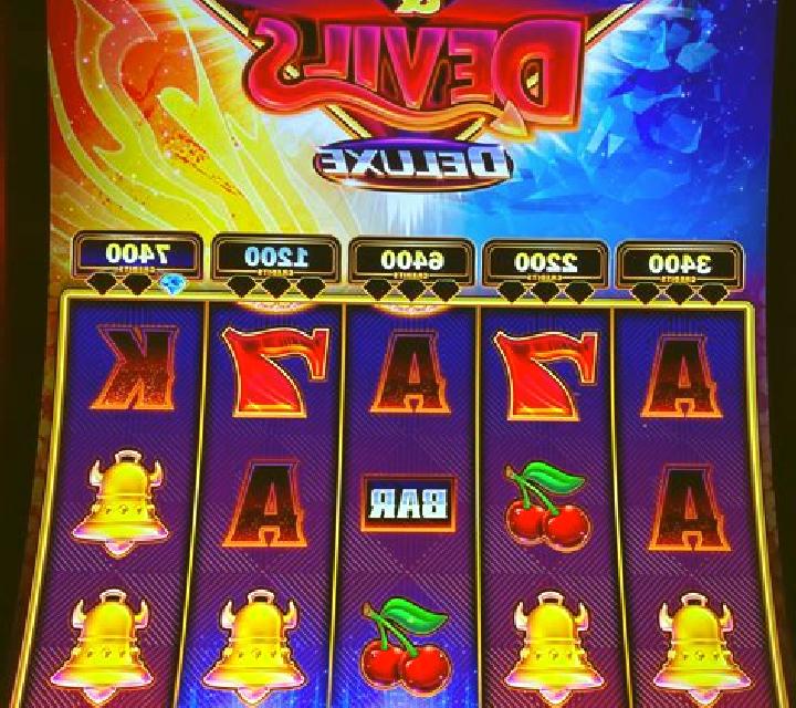 Mr. Diamond Deluxe slot machine