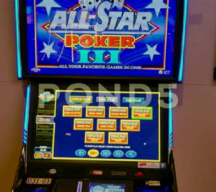 Multiplayer Poker slot machine