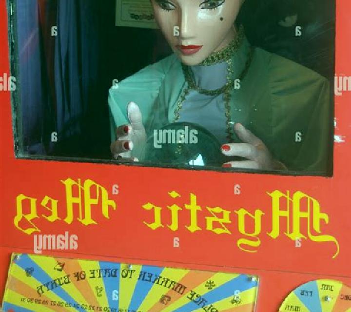 Mystic Meg slot machine