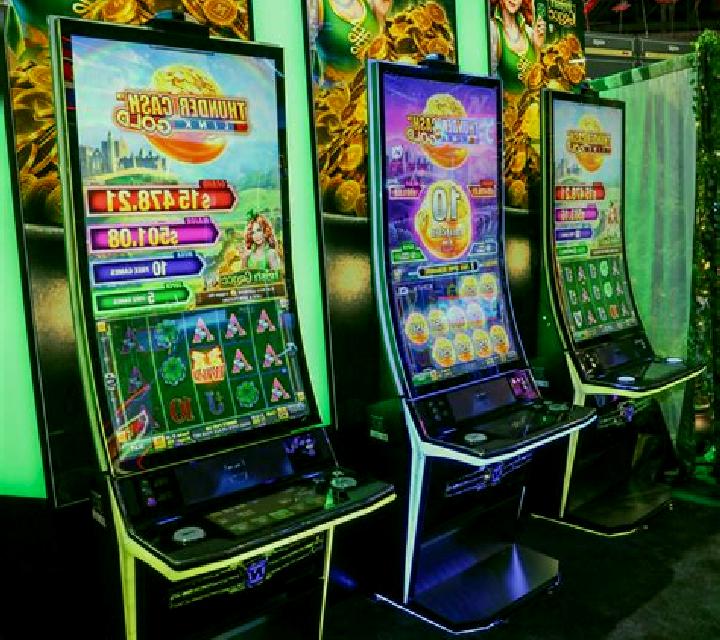 Oasis Poker (Novomatic) slot machine
