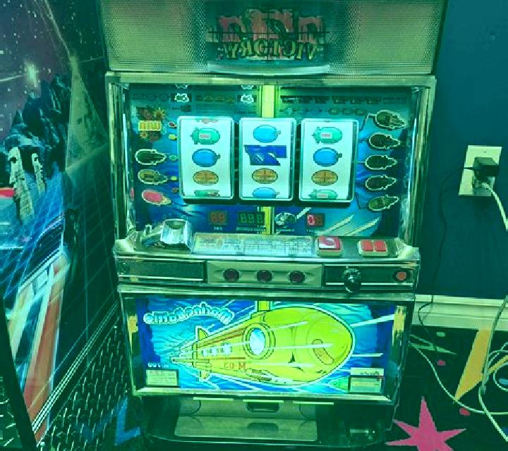 Oasis Poker Pro Series slot machine