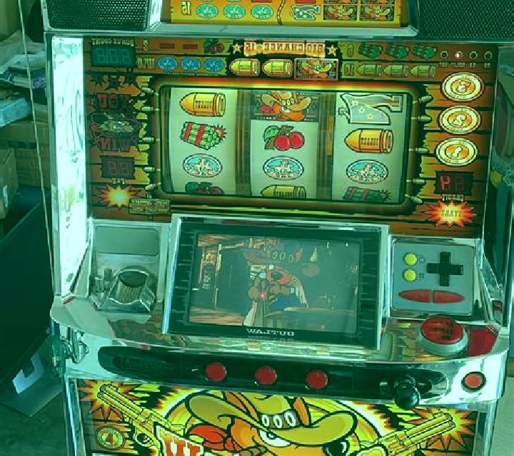 Outlaw Saloon slot machine